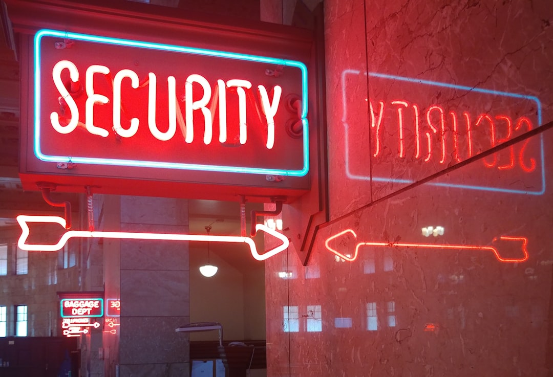 【Cursor】セキュリティエージェント機能リリース!コード脆弱性をAIが検出 - a red security sign and a blue security sign