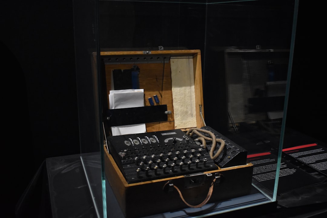【ChatGPT】最新アップデート!責任ある安全なAI利用に向けた新機能 - Enigma encryption-machine