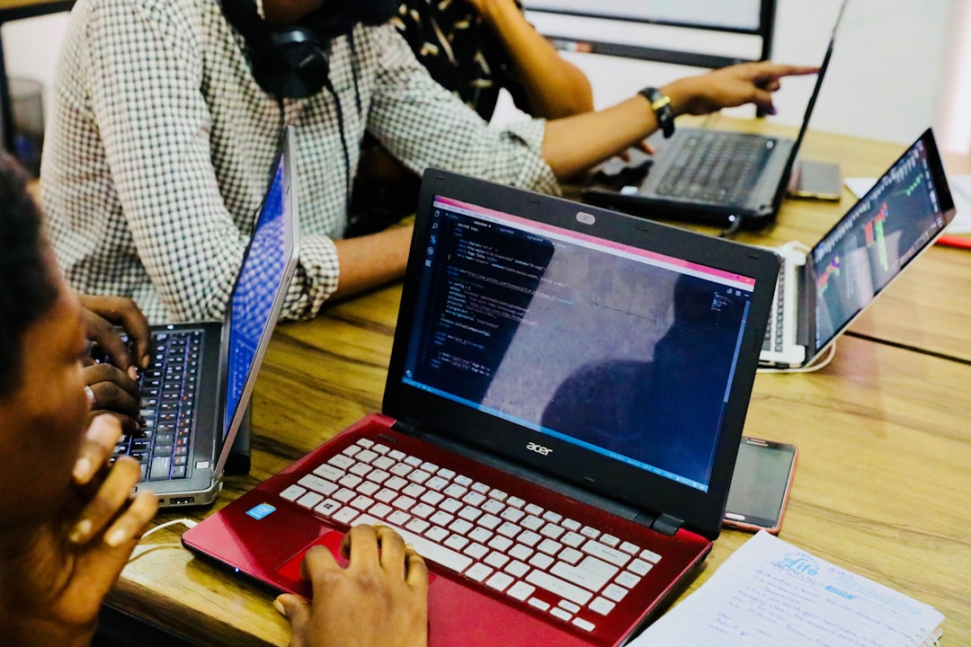 【Kiro】Claude Opus 4.7リリース！適応型推論で開発効率を最大化 - person using black and red Acer laptop computer on table